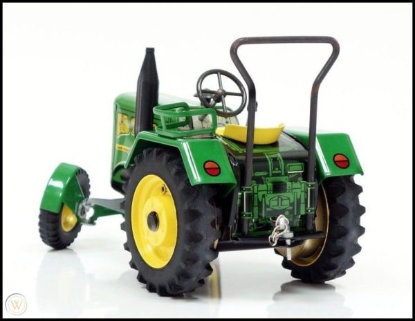 TRACTOR JOHN DEERE